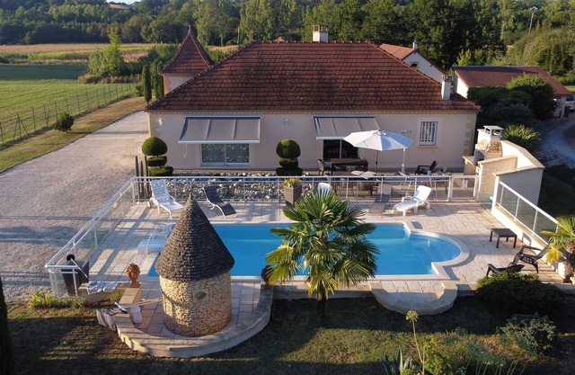 Pretty house with swimming pool in Périgord