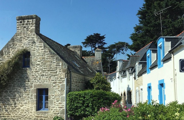 Pretty little fisherman's cottage 150 m from the ocean and in the center of Loctudy