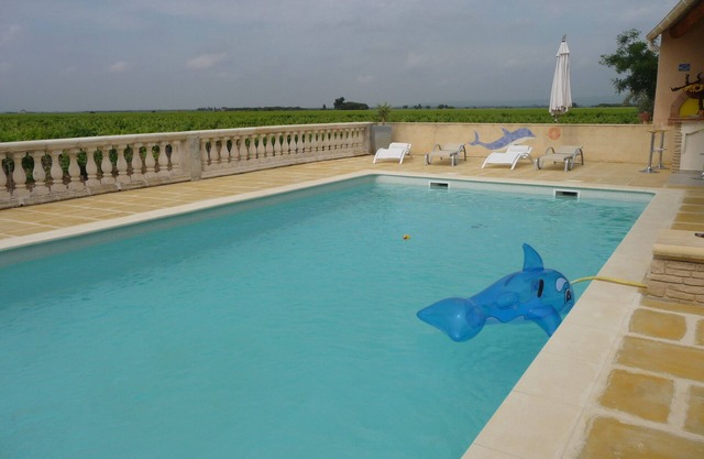 Pretty Mas O DI VIN traditional provencal character with pool Rasteau67 M2