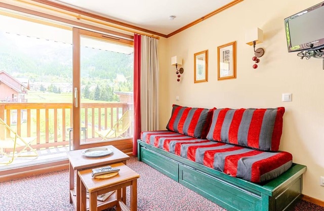 Pretty T2 for 4 people. Beautiful view. La Salle les Alpes. Residence L'Alpaga