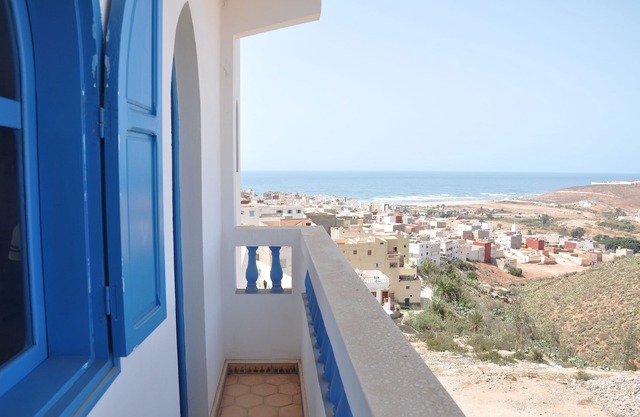 Pretty traditional riad with its patio in zellige, its hammam, its solarium.