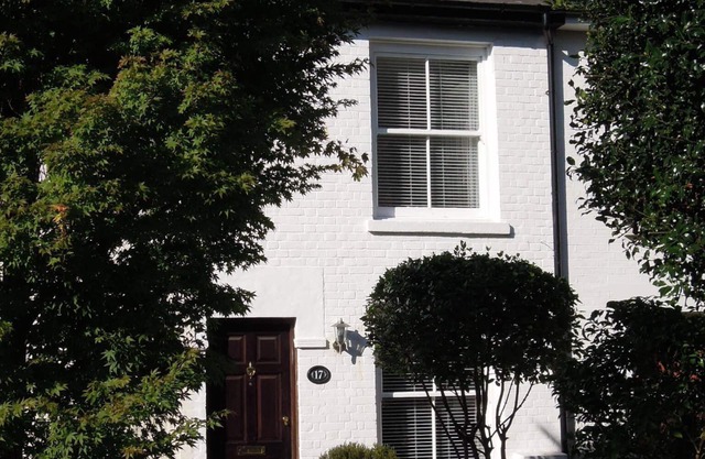 Pretty Victorian cottage (1860) in a charming setting, 15 min walk from seafront