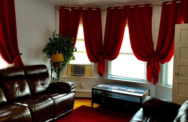 Prime 1st Floor Apt Near Hospitals, Brown & I-95 Wi-Fi, All Utilities Included