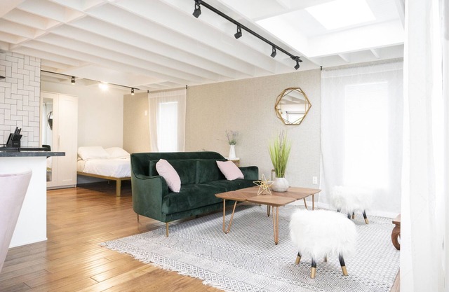 Prime Beverly Hills Luxurious Unit