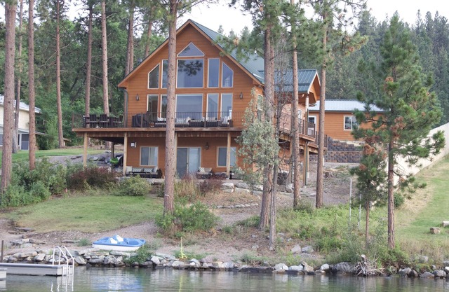 Prime Lakefront Home Beautiful Views, Fire pit and Great Dock!