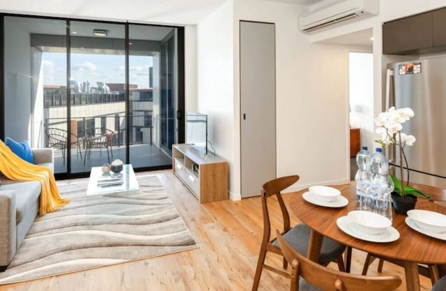Prime Location Compact 1BD Apartment at Southbank