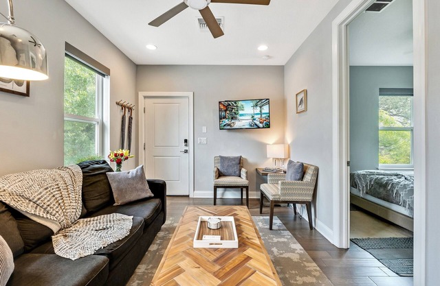 Prime Luxury: New Townhouse in Tampa's Best Spot!