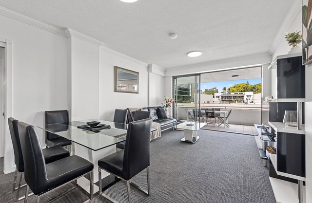Prime Position! 3bed/2bath/1car ~ 10mins to CBD