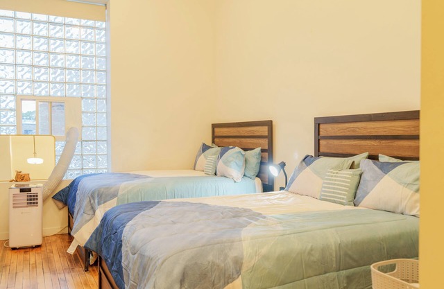 Prime Wicker Park Studio Close to Shops & Dining