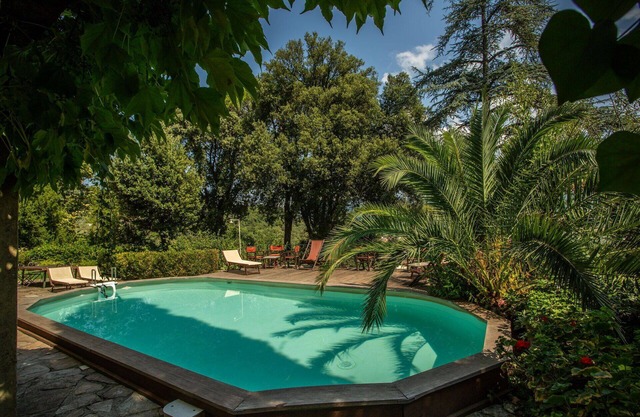 Private Villa with A/C, WIFI, private pool, TV, patio, panoramic view, parking, close to Lucca