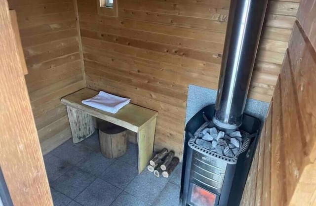 Private 1 bedroom apartment with private deck and sauna close to ski resorts