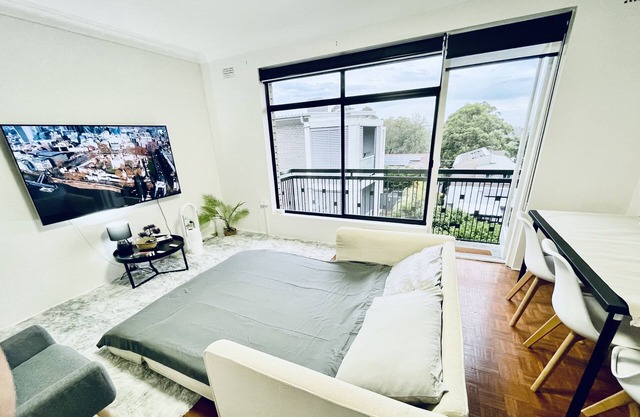 Private 1 Bedroom with Sydney City/River Views & with dedicated Parking
