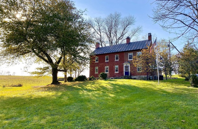 Private 18th Century Farmhouse in Virginia Wine Country with Hot Tub