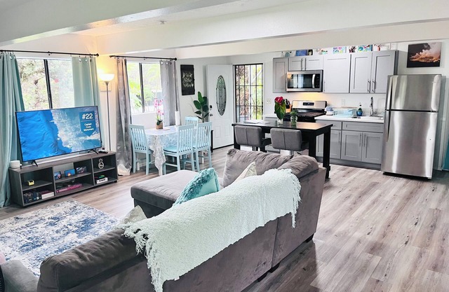 Private 1st Floor Retreat w/Hot Tub Just Minutes to Volcanoes NP!