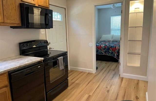 Private 2 bed Home - 5 min from I-55-nature views