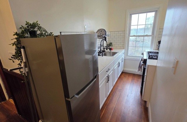 Private 2-bedroom apartment in Pawtucket, the perfect way to spend your stay!