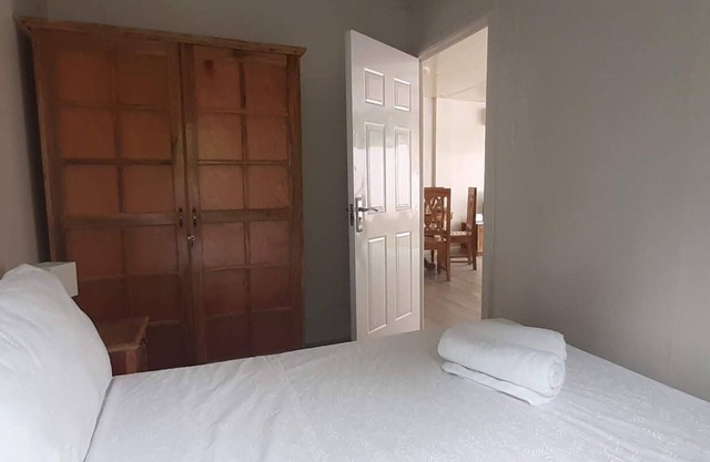 Private 2 bedroom house with garden, free wifi
