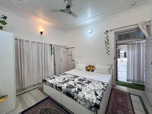 Private 2-Room Suite in a Peaceful Bungalow Retreat