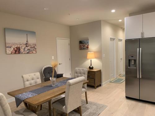 Private 2BR Apartment - Free Off Street Parking, Fast Wi-Fi & Laundry