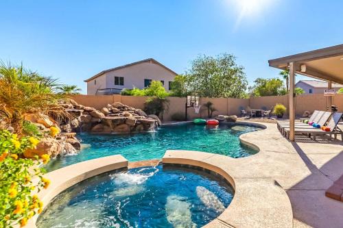 Private 2BR Oasis - 10 Min to Stadium & Pool