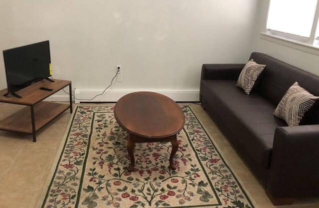 Private 3 bedroom and 1 bathroom house with direct NYC Manhattan train a 15 minute walk away
