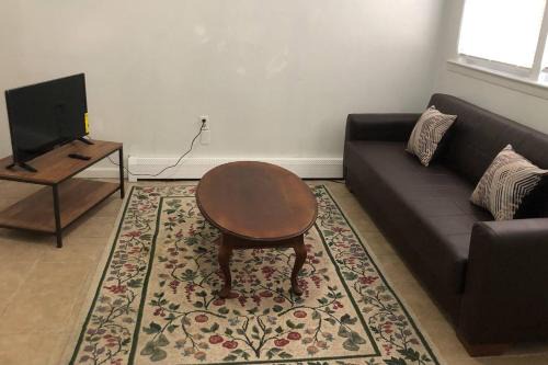 Private 3 bedroom and 1 bathroom house with direct NYC Manhattan train a 15 minute walk away