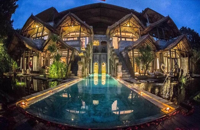 Private 3 Bedroom villa - Unique Castle Design
