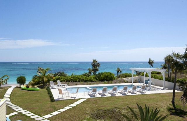 Private 5-bedroom Beachfront Estate w/Heated Pool on Pink Sand Beach