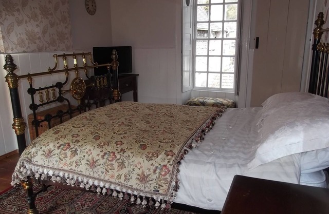 Private Annex to Manor Sleeps 6