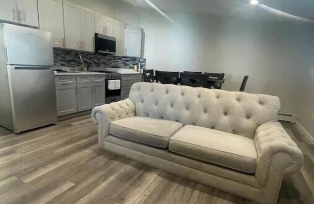 Private apartment. 1 min to the 135