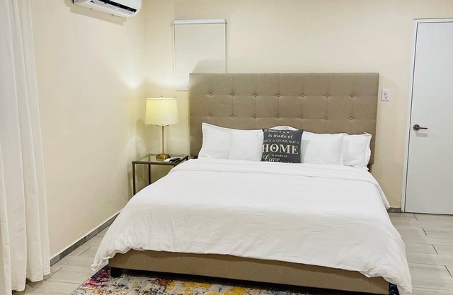 Private apartment block w/pool 5 min from the beach!