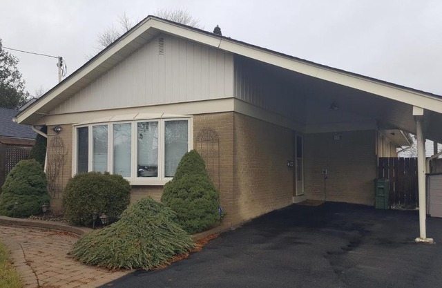 Private Apartment Close to Airport Toronto Pearson