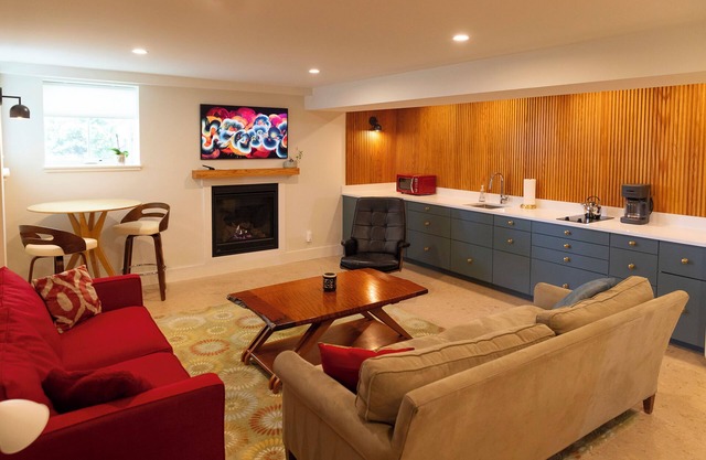 Private Apartment in Third Cliff Scituate Home .Walk to Beach. Pet Friendly