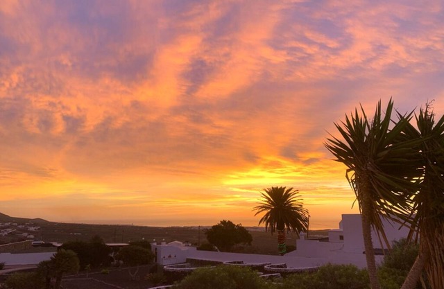 Private apartment with sea and mountain views, large exclusive garden, Lanzarote