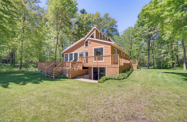 Private Beach & Deck: Spacious Lake Michigan Home