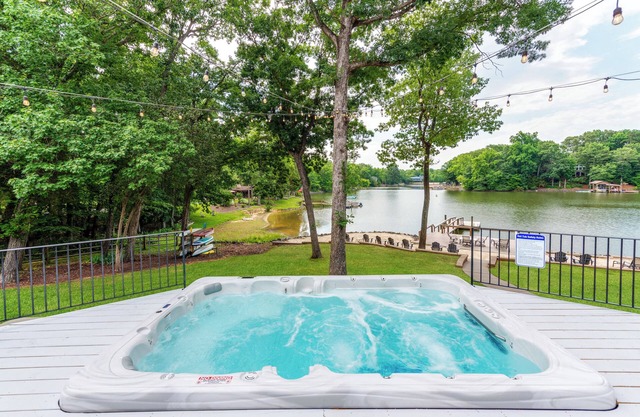 Private Beach +Dock + New Elegant Swim Spa, Spacious 6BR/5BA 20 Mins from CLT