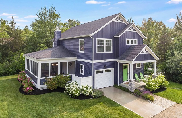 Private Beach, Hot Tub, Basketball Court, Fire Pit, Screened Porch & SO Much More!