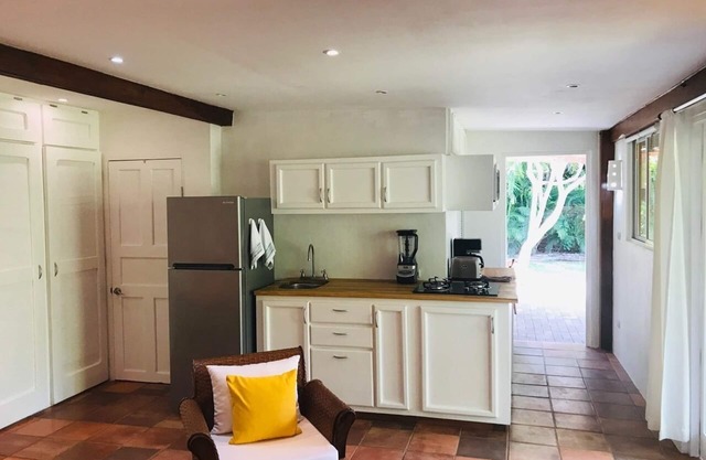 Private Beach studio private garden steps from the beach. Bike + Boogie bd incl