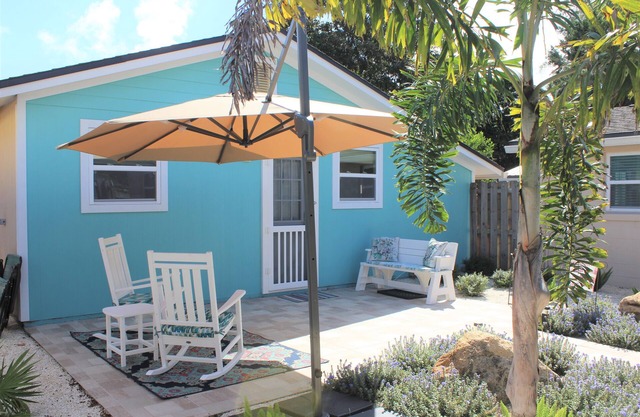 Private Beachy Guest Cottage!