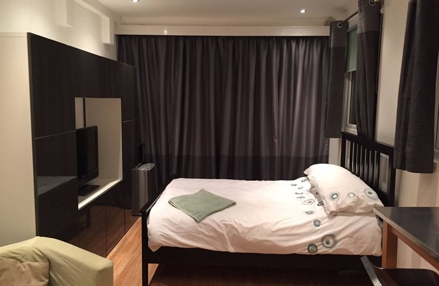 Private Beautiful brand new self contained garden studio