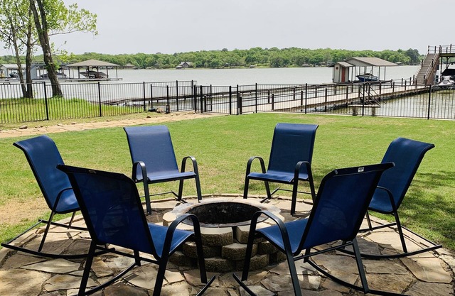 Private Beautiful Waterfront Home. Boat Dock to enjoy Sunrise and Sunsets!