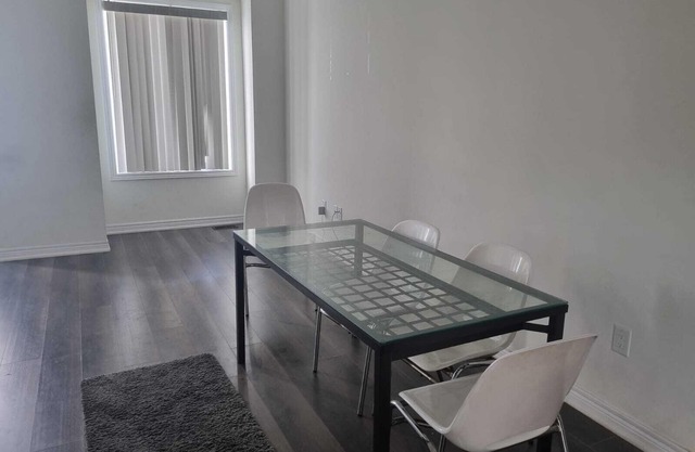 Private Bedroom in Prime Location