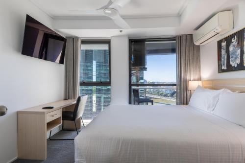 Private CBD Bedroom in a Shared Apartment on Brisbane River