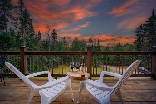Private Chalet with Fireplace Hottub and Game Room