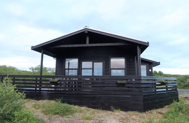 Private cottage in West Iceland, Breathtaking surroundings - Glacier views!