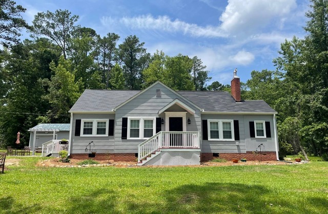 Private, cozy cottage, and beautiful country setting surrounded with pine trees.