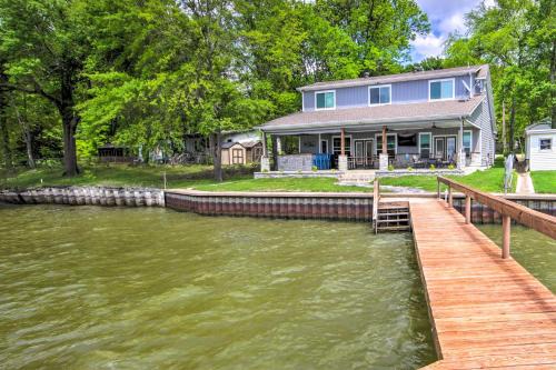 Private Dock and Boat House Lakefront Mabank Home
