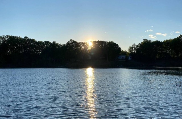 Private dock/beach on quiet cove - Lake house w/king beds. Pet-friendly