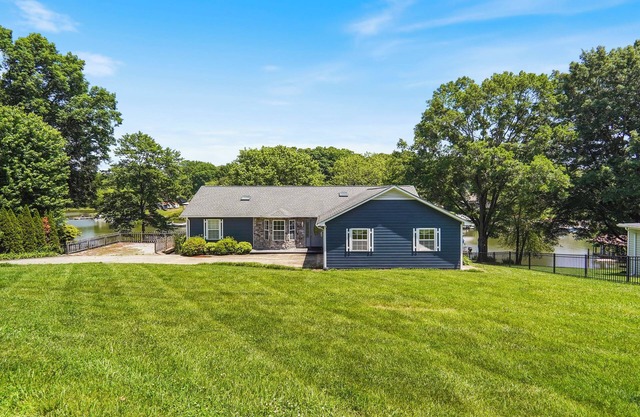 Private dock, hot tub, game room, paddle boat & fire pit!