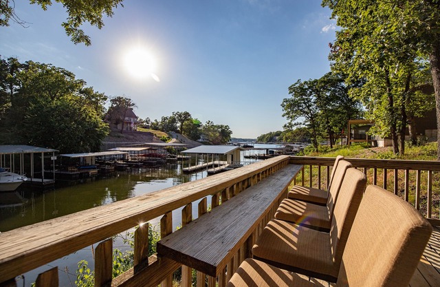 Private Dock, Paddle Boards, Views & Hot Spots!